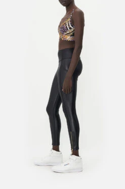 ACTIVE LEGGING WITH FRONT HEM ZIP SHES GOT GRACE -Vivid Couture CAMILLA 00015948 LEGGING WITH POCKET SHES GOT GRACE 2