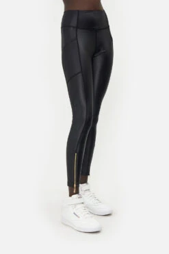 ACTIVE LEGGING WITH FRONT HEM ZIP SHES GOT GRACE -Vivid Couture CAMILLA 00015948 LEGGING WITH POCKET SHES GOT GRACE 4