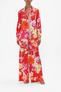 CURVED COLLAR BLOUSE KISS AND TELL