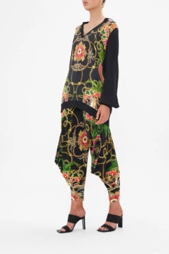 V NECK SILK FRONT JUMPER JEALOUSY AND JEWELS -Vivid Couture CAMILLA 00022649 JEALOUSYANDJEWELS VNECKSILKFRONTJUMPER 2