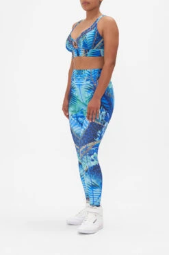 V-NECK ACTIVE CROP SONG OF THE JUNGLE -Vivid Couture CAMILLA 00022959 VNECK ACTIVE CROP SONG OF THE JUNGLE 2