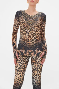 LONG SLEEVE THUMBHOLE TOP RUNNING IN THE WILD -Vivid Couture CAMILLA 00023331 LONGSLEEVETHUMBHOLETOPRUNNINGINTHEWILD RUNNING IN THE WILD 4