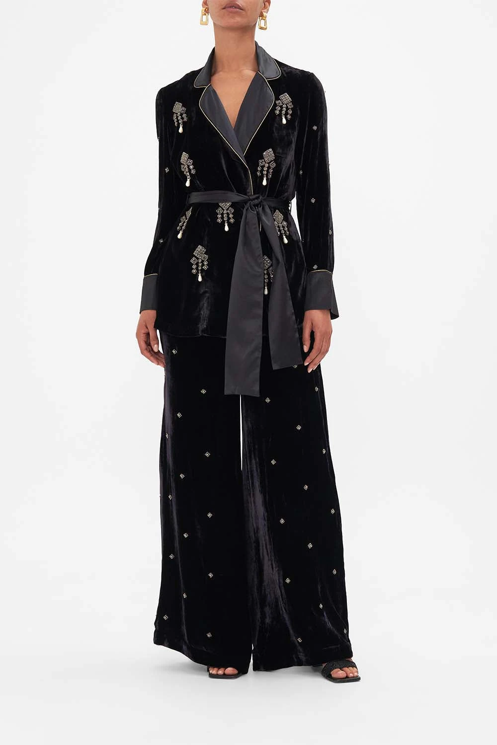 RELAXED JACKET WITH SPLIT CUFFS A NIGHT AT THE OPERA 3 RELAXED JACKET WITH SPLIT CUFFS A NIGHT AT THE OPERA