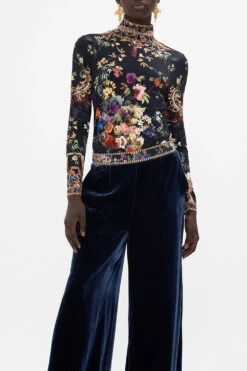 JERSEY TURTLENECK PLAY YOUR CARDS RIGHT 13 JERSEY TURTLENECK PLAY YOUR CARDS RIGHT -Vivid Couture CAMILLA 00023911 JERSEY TURTLENECK PLAY YOUR CARDS RIGHT 4