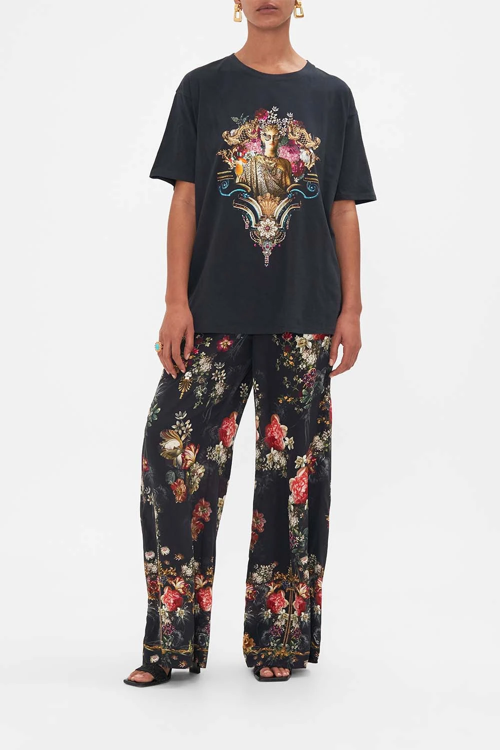 ORGANIC COTTON OVERSIZE BAND TEE A NIGHT AT THE OPERA 3 ORGANIC COTTON OVERSIZE BAND TEE A NIGHT AT THE OPERA