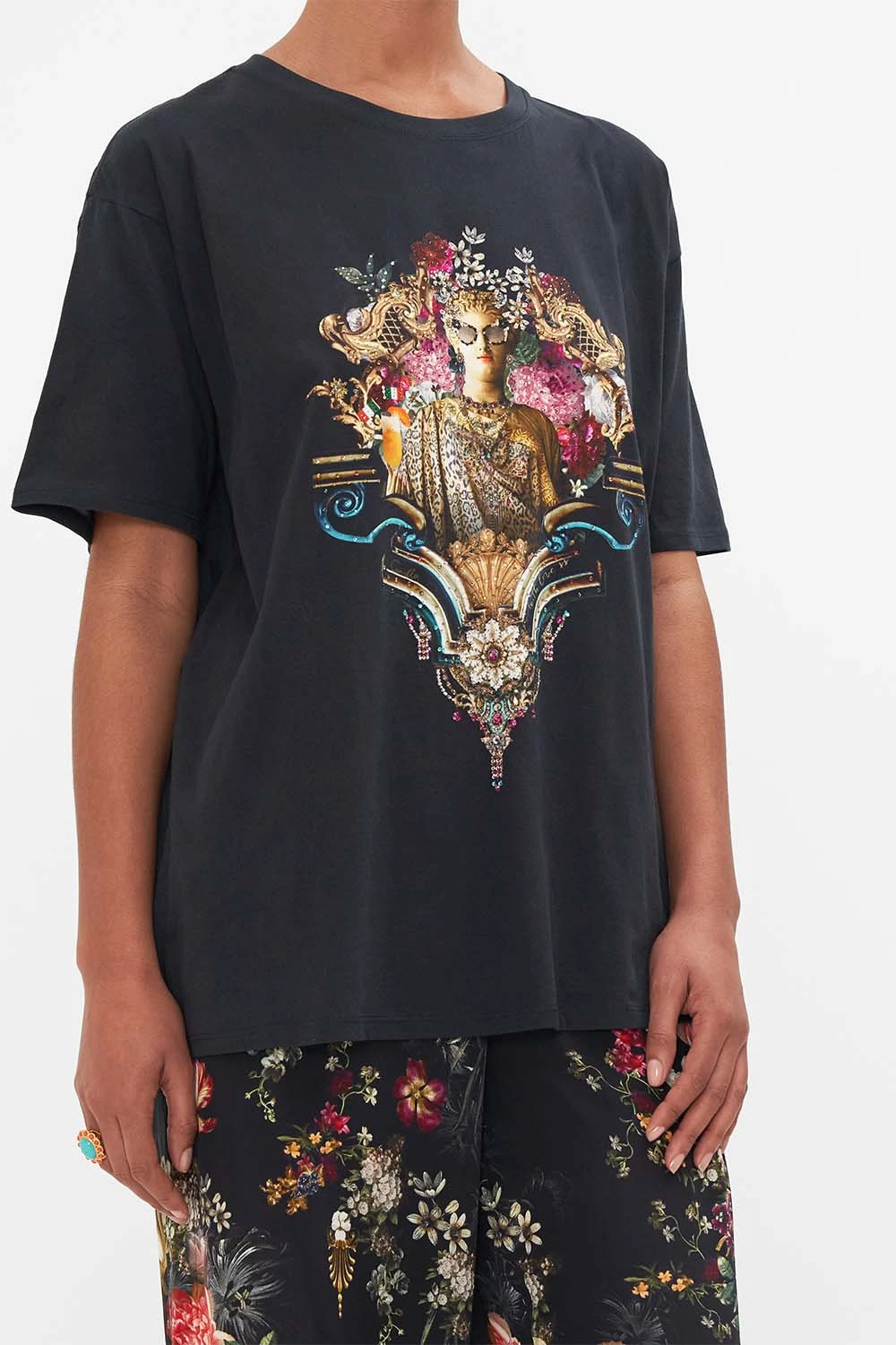 ORGANIC COTTON OVERSIZE BAND TEE A NIGHT AT THE OPERA 9 ORGANIC COTTON OVERSIZE BAND TEE A NIGHT AT THE OPERA - Image 7