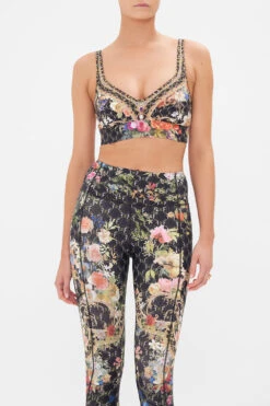 V-NECK ACTIVE CROP A GIFT FROM THE BARON -Vivid Couture CAMILLA 00024590 V NECK ACTIVE CROP A GIFT FROM THE BARON 4