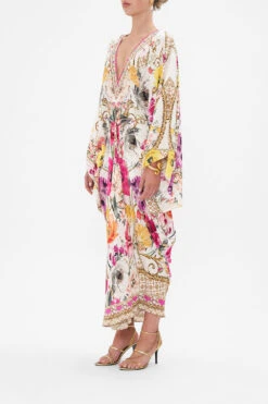 T SHAPE LONG KAFTAN DESTINY CALLING -Vivid Couture CAMILLA 00024843 T SHAPE LONG KAFTAN DESTINY CALLING 3 26a78117 faab 43f9 8c45 3aa208f17663