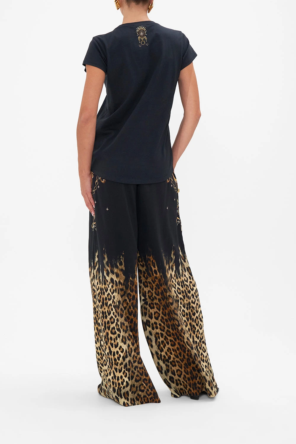 ORGANIC COTTON CURVED HEM FITTED TEE- BLACK LIONS MANE 6 ORGANIC COTTON CURVED HEM FITTED TEE- BLACK LIONS MANE - Image 4