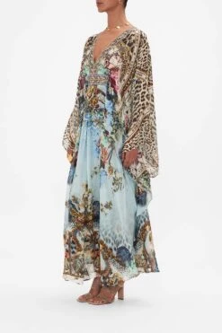 LONG KAFTAN WITH WAIST DETAIL LETTERS TO LEO -Vivid Couture CAMILLA 00026629 LETTERSTOLEO BELTEDKAFTANW ARMDETAIL 2