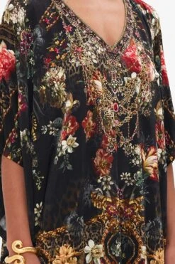 BAT SLEEVE DRESS A NIGHT AT THE OPERA -Vivid Couture CAMILLA 00028216 ANIGHTATTHEOPERA BATSLEEVEDRESS 5