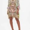 TIE SLEEVE SHORT V NECK KAFTAN DEAR AMORE MIO -Vivid Couture CAMILLA 00028220 DEARAMOREMIO TIESLEEVESHORTVNECKKAFTAN 1
