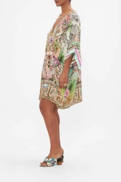 TIE SLEEVE SHORT V NECK KAFTAN DEAR AMORE MIO -Vivid Couture CAMILLA 00028220 DEARAMOREMIO TIESLEEVESHORTVNECKKAFTAN 2