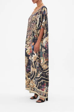ROUND NECK KAFTAN PLAY YOUR CARDS RIGHT -Vivid Couture CAMILLA 00028225 PLAYYOURCARDSRIGHT ROUNDNECKKAFTAN 2