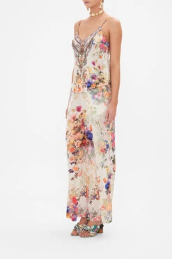 V-NECK BIAS CAMI FRIENDS WITH FRESCOS -Vivid Couture CAMILLA 00028242 V NECK BIAS CAMI FRIENDS WITH FRESCOS 2