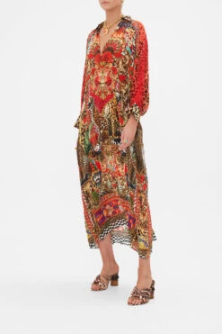 WING COLLAR KAFTAN FROM GENERATION TO GENERATION 12 WING COLLAR KAFTAN FROM GENERATION TO GENERATION -Vivid Couture CAMILLA 00028262 WING COLLAR KAFTAN FROM GENERATION TO GENERATION 2