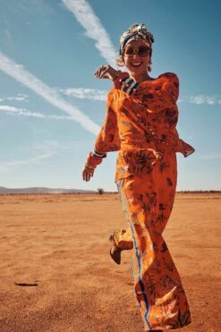 DRAWSTRING PANT WITH SIDE PANEL GONE COAST 25 DRAWSTRING PANT WITH SIDE PANEL GONE COAST -Vivid Couture campaign drop5 0000 190327 Camilla 29 1347