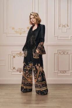 LOUNGE TROUSER WITH CUFFS FRIEND IN FLORA -Vivid Couture lookbook 0034 180718 CAMILLA france 19 807 copy