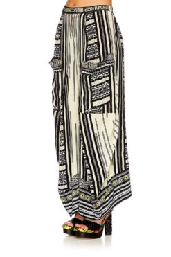 WIDE LEG TROUSER WITH POCKETS BETWEEN THE LINES -Vivid Couture shot 22 322